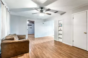 220 N Jarvis Ln, Azle, TX 76020 - Photo 4