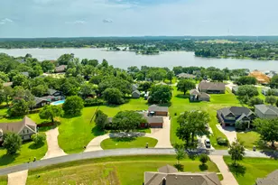 112 Sequoya Dr, Gainesville, TX 76240 - Photo 2