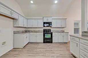 500 Crescent Creek Ln, Fort Worth, TX 76140 - Photo 10