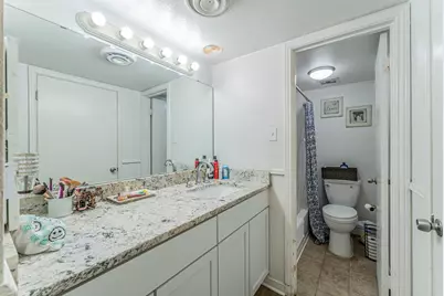 558 E Avenue J #B, Grand Prairie, TX 75050 - Photo 8