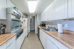 558 E Avenue J, Grand Prairie, TX 75050 - Photo 4