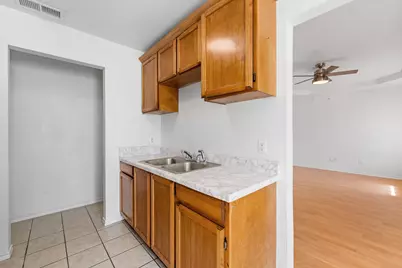 700 Poindexter Avenue, Cleburne, TX 76033 - Photo 8