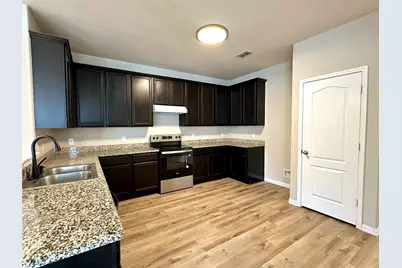 725 Hartsfield, Aubrey, TX 76227 - Photo 2