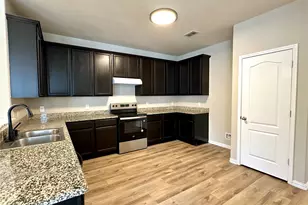 725 Hartsfield, Aubrey, TX 76227 - Photo 2