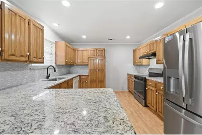 2004 Glen Creek Court, Arlington, TX 76015 - Photo 2