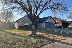 824 Johnston Ln, Cedar Hill, TX 75104 - Photo 1