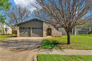 524 NW Ann Lois Ln, Burleson, TX 76028 - Photo 2