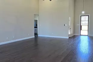 210 Knob Hill Dr, Granbury, TX 76048 - Photo 4