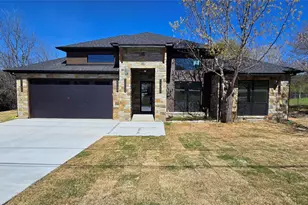 210 Knob Hill Dr, Granbury, TX 76048 - Photo 2