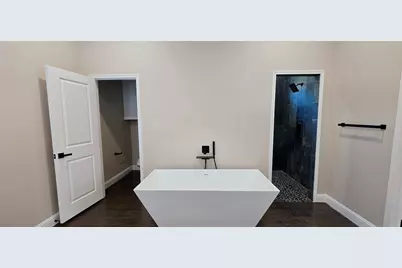 210 Knob Hill Drive, Granbury, TX 76048 - Photo 12