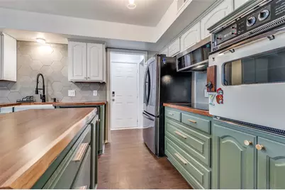 901 Rockwall Drive, Euless, TX 76039 - Photo 8