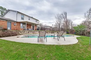 901 Rockwall Dr, Euless, TX 76039 - Photo 2