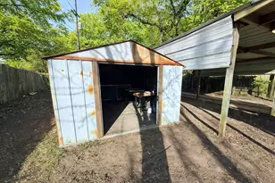 727 W Day St, Denison, TX 75020 - Photo 18