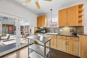 1011 N Clinton Ave, Dallas, TX 75208 - Photo 8