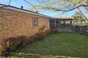 624 S Kate St, White Settlement, TX 76108 - Photo 16