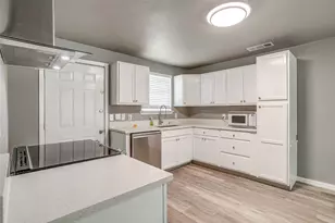 100 Henderson St, Waxahachie, TX 75165 - Photo 8