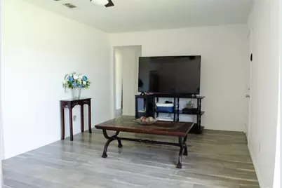 308 E Broadmore Avenue, Wills Point, TX 75169 - Photo 6