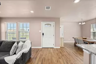 300 Lipscomb St, Cleburne, TX 76031 - Photo 4