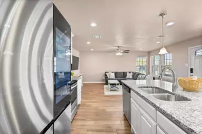 300 Lipscomb Street, Cleburne, TX 76031 - Photo 10