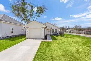 300 Lipscomb St, Cleburne, TX 76031 - Photo 1