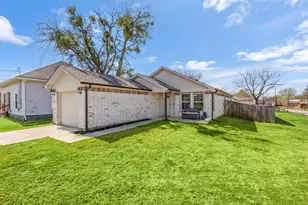 300 Lipscomb St, Cleburne, TX 76031 - Photo 2