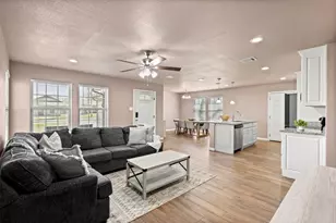 300 Lipscomb St, Cleburne, TX 76031 - Photo 6