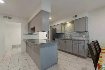 2721 W Oakdale Road, Irving, TX 75060 - Photo 10