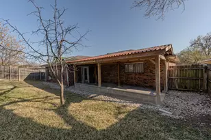 2721 W Oakdale Rd, Irving, TX 75060 - Photo 32