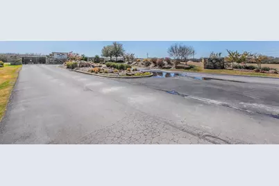 7123 Heathington Court, Granbury, TX 76049 - Photo 6