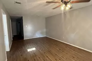 304 E Hickory St, Kaufman, TX 75142 - Photo 2