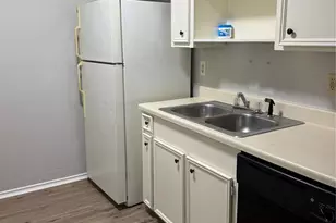 304 E Hickory St, Kaufman, TX 75142 - Photo 4