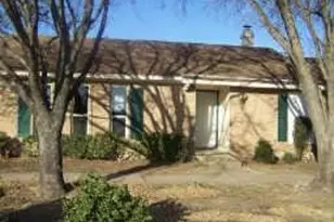 10 E Mountain Creek Dr, Grand Prairie, TX 75052 - Photo 1