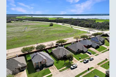 5228 Lake Grove Drive, Grand Prairie, TX 75052 - Photo 6
