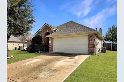 5228 Lake Grove Drive, Grand Prairie, TX 75052 - Photo 2