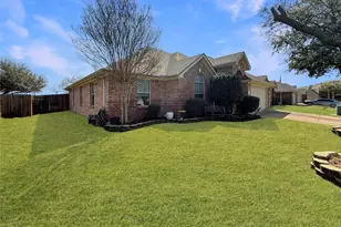 5228 Lake Grove Dr, Grand Prairie, TX 75052 - Photo 4