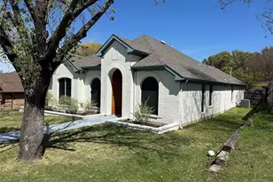 1216 Bold Forbes Dr, Grand Prairie, TX 75052 - Photo 4