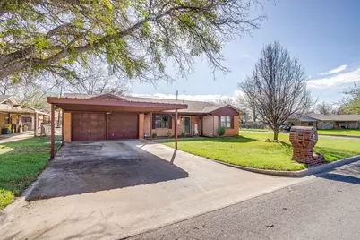 800 Brazos Drive, Mineral Wells, TX 76067 - Photo 1