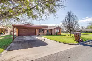 800 Brazos Dr, Mineral Wells, TX 76067 - Photo 1