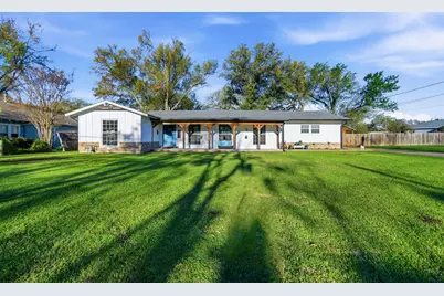 1704 S Houston Street, Kaufman, TX 75142 - Photo 1