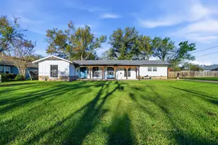 1704 S Houston St, Kaufman, TX 75142 - Photo 1