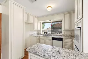 1905 Alamo Dr, Arlington, TX 76012 - Photo 12