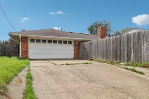 1835 E Cedar Elm Dr, Arlington, TX 76012 - Photo 36