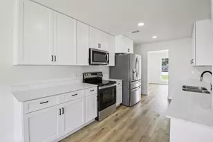 1835 E Cedar Elm Dr, Arlington, TX 76012 - Photo 10