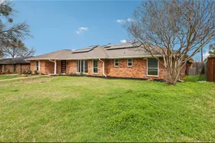 1835 E Cedar Elm Dr, Arlington, TX 76012 - Photo 2