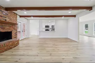 1835 E Cedar Elm Dr, Arlington, TX 76012 - Photo 8