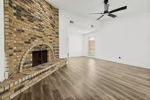 2105 Newbury Dr, Arlington, TX 76014 - Photo 6