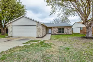 2105 Newbury Dr, Arlington, TX 76014 - Photo 1