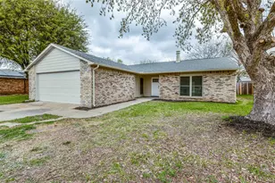 2105 Newbury Dr, Arlington, TX 76014 - Photo 2