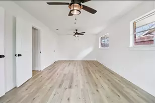 1835 E Cedar Elm Dr, Arlington, TX 76012 - Photo 20