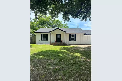 1047 Davis Street N, Sulphur Springs, TX 75482 - Photo 1